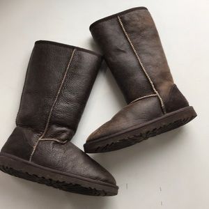 UGG sz6 distressed bomber boots